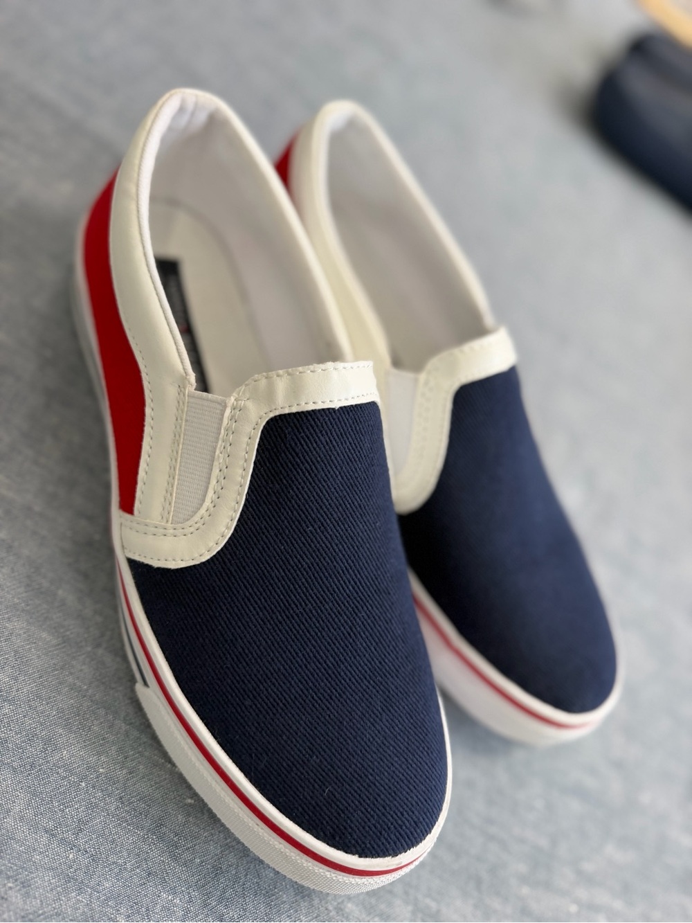 Tommy Hilfiger Twoley Size 7 1/2 Slip-On Sneakers in Navy, White & Red